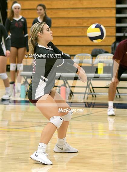 Thumbnail 1 in Woodcreek @ Inderkum photogallery.