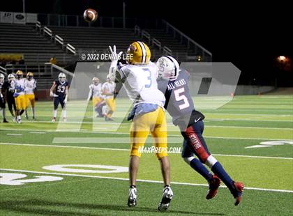 Thumbnail 2 in Justin-Siena vs. Pinole Valley (CIF NCS D6 Final) photogallery.