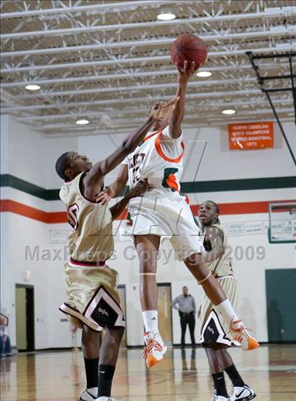 Thumbnail 3 in Salisbury @ East Lincoln (NCHSAA Playoffs) photogallery.