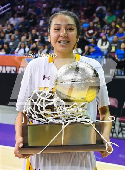 Thumbnail 3 in Baboquivari vs. Rock Point (AIA 1A State Final Awards) photogallery.