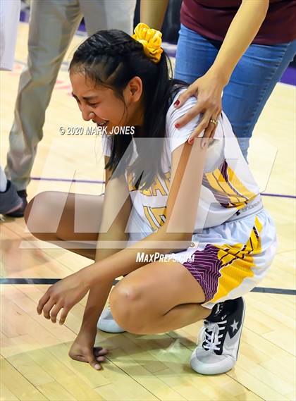 Thumbnail 1 in Baboquivari vs. Rock Point (AIA 1A State Final Awards) photogallery.