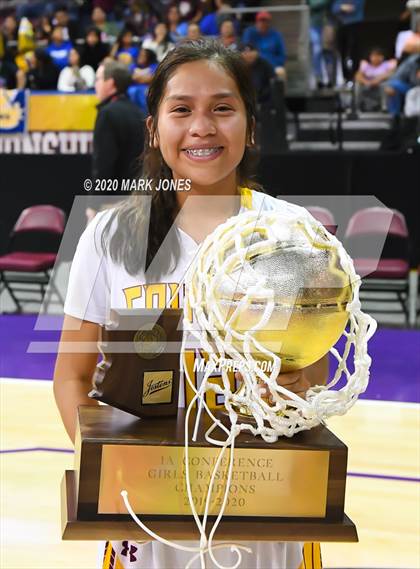 Thumbnail 1 in Baboquivari vs. Rock Point (AIA 1A State Final Awards) photogallery.