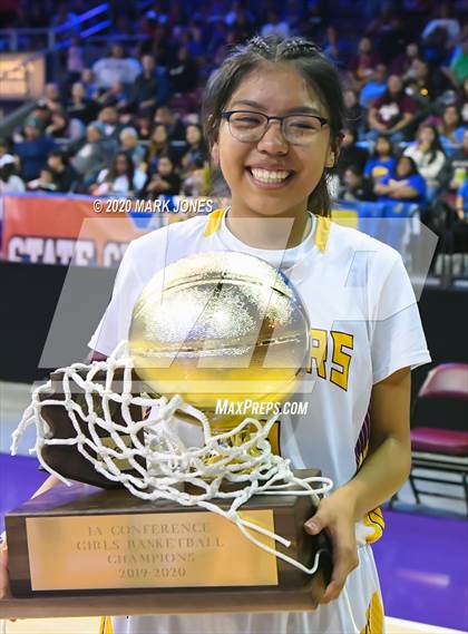 Thumbnail 1 in Baboquivari vs. Rock Point (AIA 1A State Final Awards) photogallery.