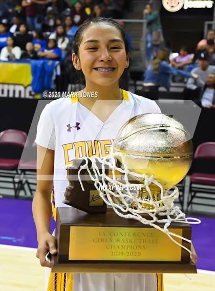 Thumbnail 3 in Baboquivari vs. Rock Point (AIA 1A State Final Awards) photogallery.