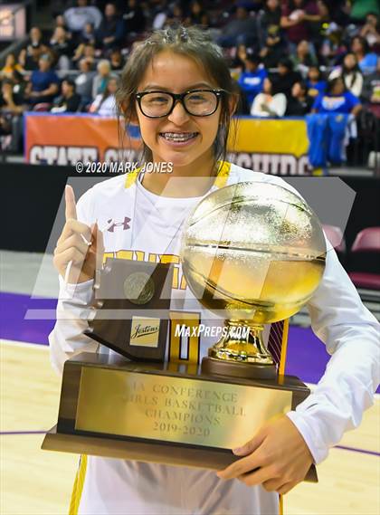 Thumbnail 1 in Baboquivari vs. Rock Point (AIA 1A State Final Awards) photogallery.