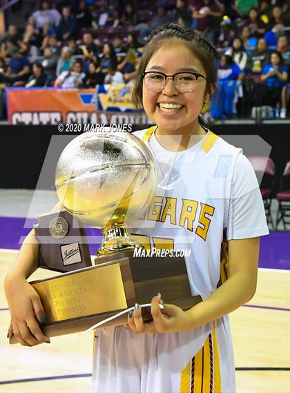 Thumbnail 3 in Baboquivari vs. Rock Point (AIA 1A State Final Awards) photogallery.