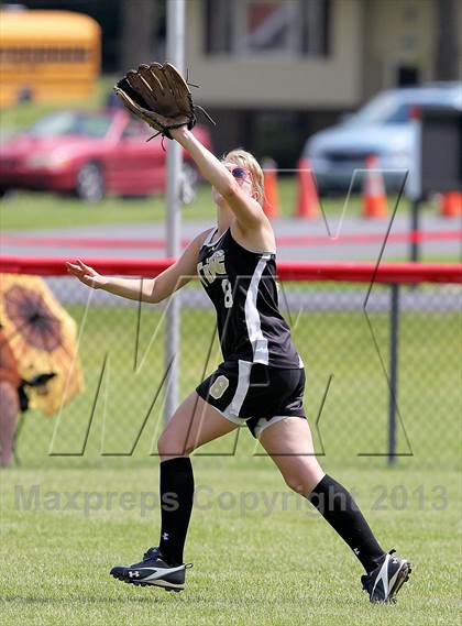 Thumbnail 3 in Curwensville vs Redbank Valley (PIAA District IX AA Final) photogallery.