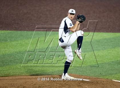 Thumbnail 1 in Oak Ridge vs. Dallas Jesuit (UIL 6A Regional Semifinal) photogallery.