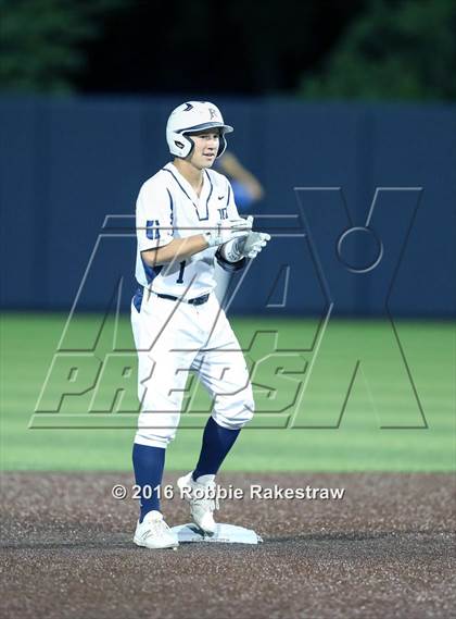 Thumbnail 2 in Oak Ridge vs. Dallas Jesuit (UIL 6A Regional Semifinal) photogallery.