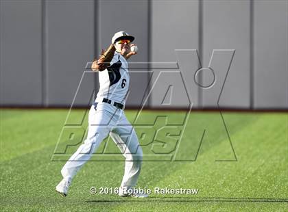 Thumbnail 1 in Oak Ridge vs. Dallas Jesuit (UIL 6A Regional Semifinal) photogallery.