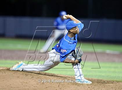 Thumbnail 1 in Oak Ridge vs. Dallas Jesuit (UIL 6A Regional Semifinal) photogallery.