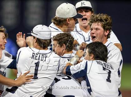 Thumbnail 2 in Oak Ridge vs. Dallas Jesuit (UIL 6A Regional Semifinal) photogallery.