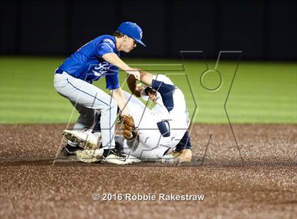 Thumbnail 2 in Oak Ridge vs. Dallas Jesuit (UIL 6A Regional Semifinal) photogallery.