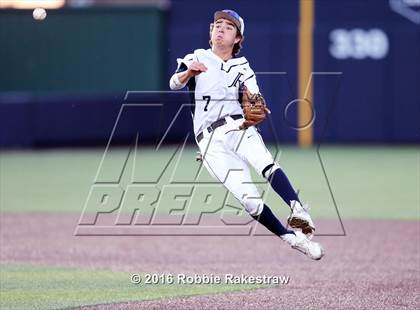 Thumbnail 2 in Oak Ridge vs. Dallas Jesuit (UIL 6A Regional Semifinal) photogallery.