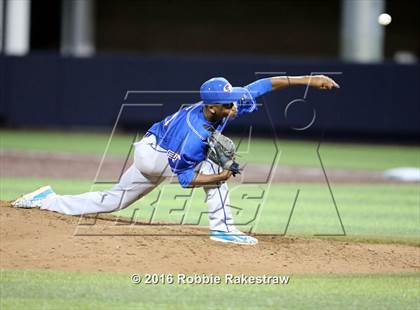 Thumbnail 2 in Oak Ridge vs. Dallas Jesuit (UIL 6A Regional Semifinal) photogallery.