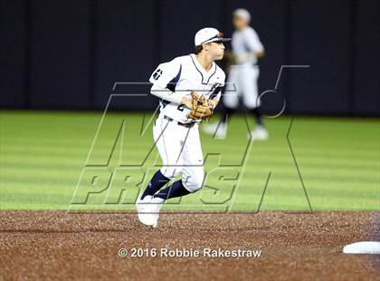 Thumbnail 1 in Oak Ridge vs. Dallas Jesuit (UIL 6A Regional Semifinal) photogallery.