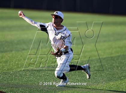 Thumbnail 1 in Oak Ridge vs. Dallas Jesuit (UIL 6A Regional Semifinal) photogallery.