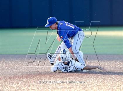 Thumbnail 1 in Oak Ridge vs. Dallas Jesuit (UIL 6A Regional Semifinal) photogallery.