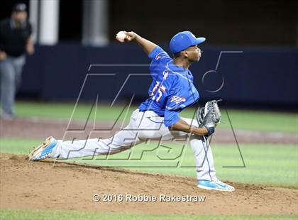 Thumbnail 1 in Oak Ridge vs. Dallas Jesuit (UIL 6A Regional Semifinal) photogallery.