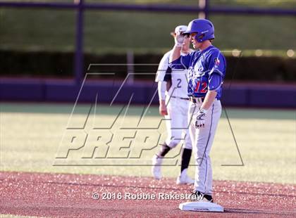 Thumbnail 1 in Oak Ridge vs. Dallas Jesuit (UIL 6A Regional Semifinal) photogallery.