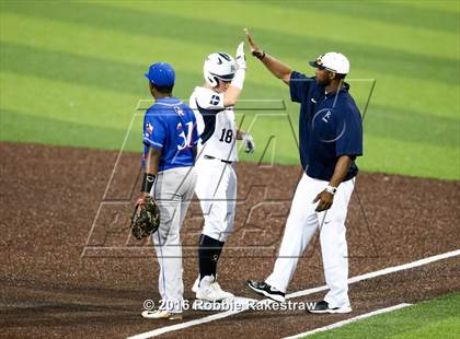 Thumbnail 3 in Oak Ridge vs. Dallas Jesuit (UIL 6A Regional Semifinal) photogallery.