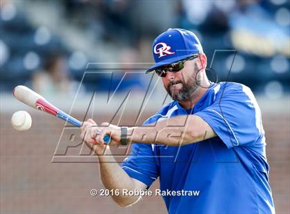 Thumbnail 2 in Oak Ridge vs. Dallas Jesuit (UIL 6A Regional Semifinal) photogallery.