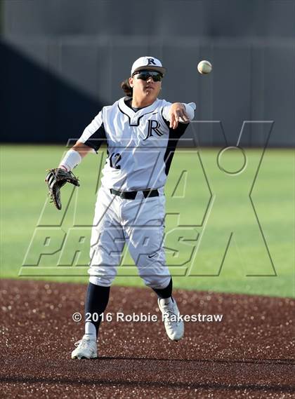 Thumbnail 1 in Oak Ridge vs. Dallas Jesuit (UIL 6A Regional Semifinal) photogallery.