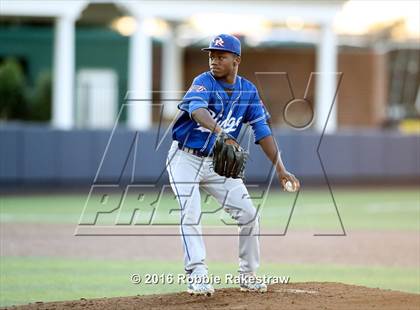 Thumbnail 2 in Oak Ridge vs. Dallas Jesuit (UIL 6A Regional Semifinal) photogallery.