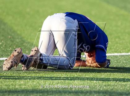 Thumbnail 3 in Oak Ridge vs. Dallas Jesuit (UIL 6A Regional Semifinal) photogallery.