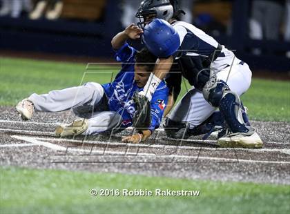 Thumbnail 2 in Oak Ridge vs. Dallas Jesuit (UIL 6A Regional Semifinal) photogallery.