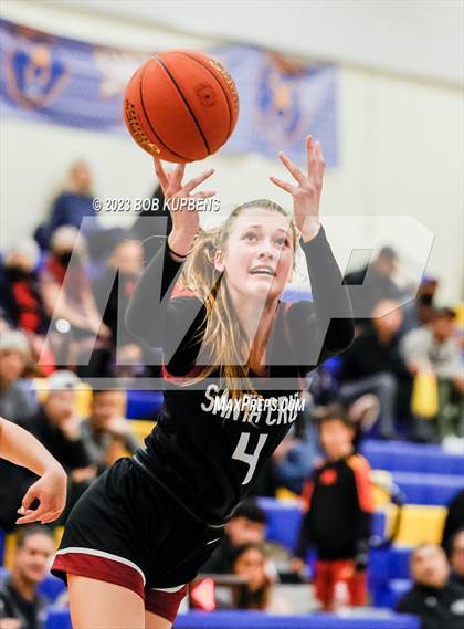 Thumbnail 2 in Mills vs. Santa Cruz photogallery.