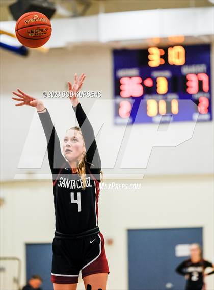 Thumbnail 2 in Mills vs. Santa Cruz photogallery.