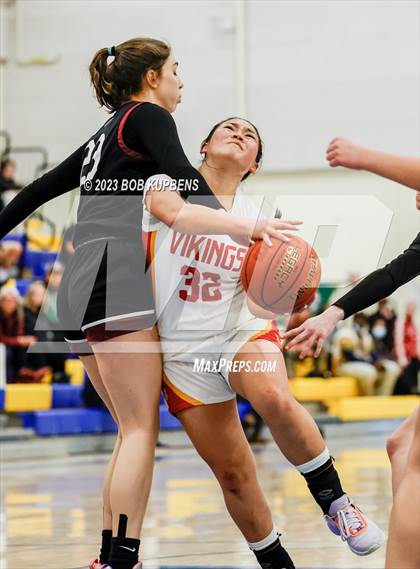 Thumbnail 3 in Mills vs. Santa Cruz photogallery.