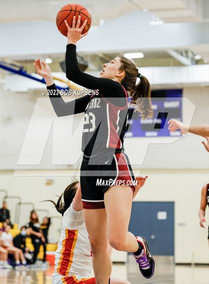 Thumbnail 1 in Mills vs. Santa Cruz photogallery.