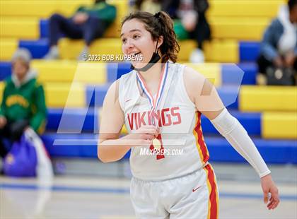 Thumbnail 2 in Mills vs. Santa Cruz photogallery.