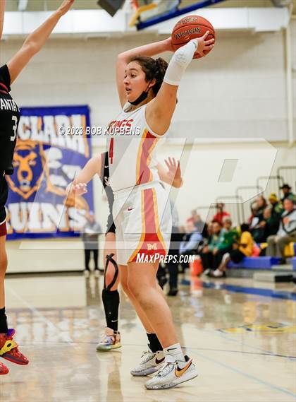 Thumbnail 2 in Mills vs. Santa Cruz photogallery.