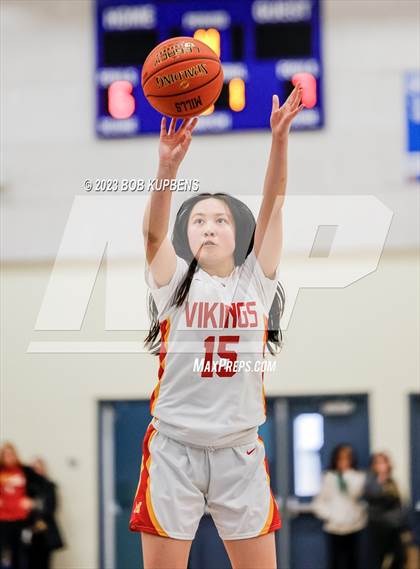 Thumbnail 3 in Mills vs. Santa Cruz photogallery.