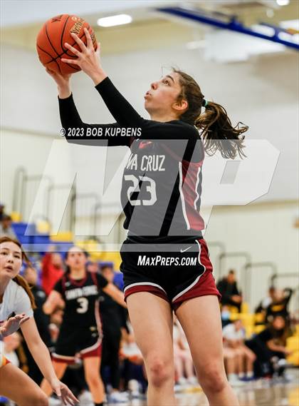 Thumbnail 2 in Mills vs. Santa Cruz photogallery.