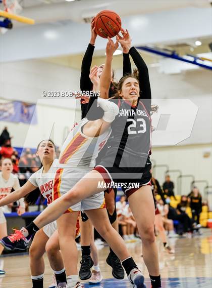 Thumbnail 1 in Mills vs. Santa Cruz photogallery.