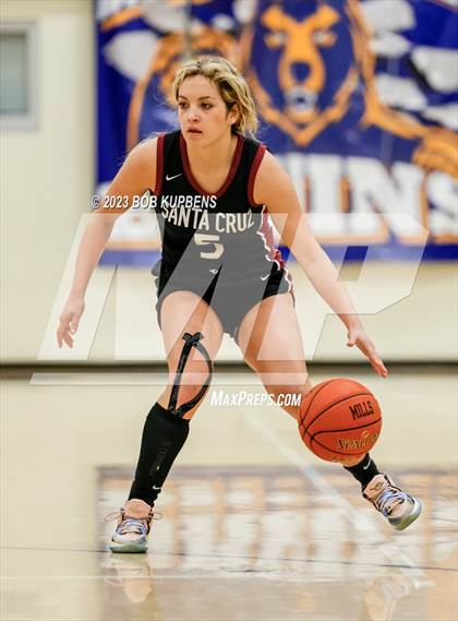 Thumbnail 1 in Mills vs. Santa Cruz photogallery.