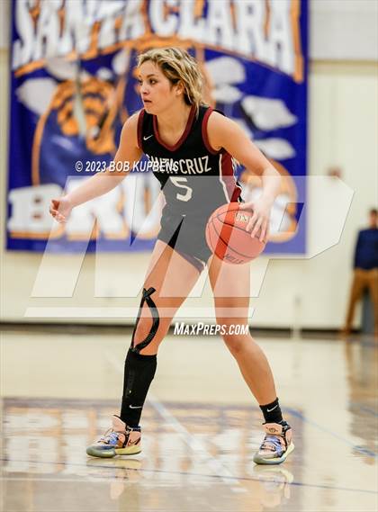 Thumbnail 3 in Mills vs. Santa Cruz photogallery.