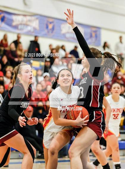 Thumbnail 1 in Mills vs. Santa Cruz photogallery.