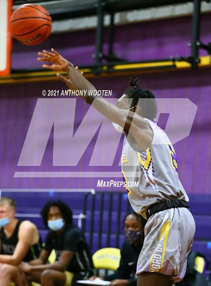 Thumbnail 3 in Winston-Salem Christian vs Word of God Christian Academy (Capital City New Years Showcase) photogallery.