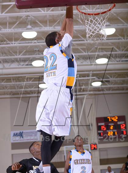 Thumbnail 1 in Los Osos vs. Wenonah (MaxPreps Holiday Classic) photogallery.