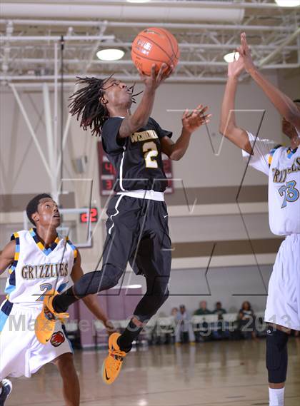 Thumbnail 1 in Los Osos vs. Wenonah (MaxPreps Holiday Classic) photogallery.