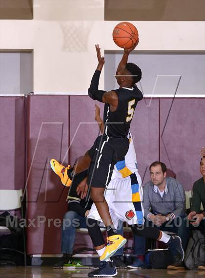 Thumbnail 2 in Los Osos vs. Wenonah (MaxPreps Holiday Classic) photogallery.