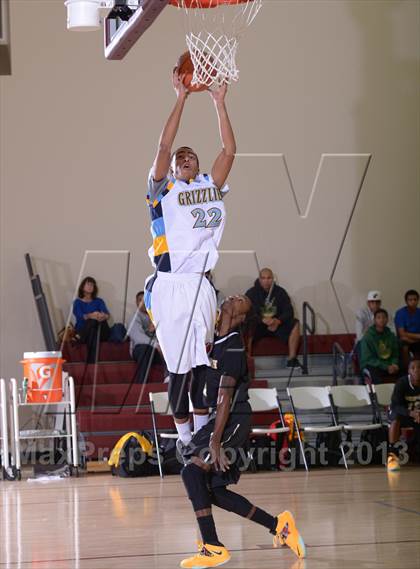 Thumbnail 3 in Los Osos vs. Wenonah (MaxPreps Holiday Classic) photogallery.