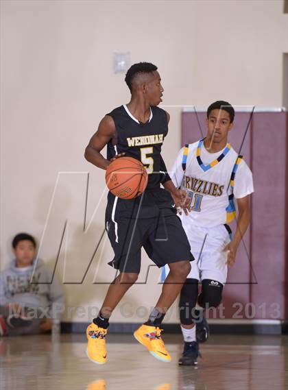 Thumbnail 2 in Los Osos vs. Wenonah (MaxPreps Holiday Classic) photogallery.