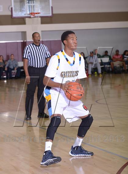 Thumbnail 3 in Los Osos vs. Wenonah (MaxPreps Holiday Classic) photogallery.