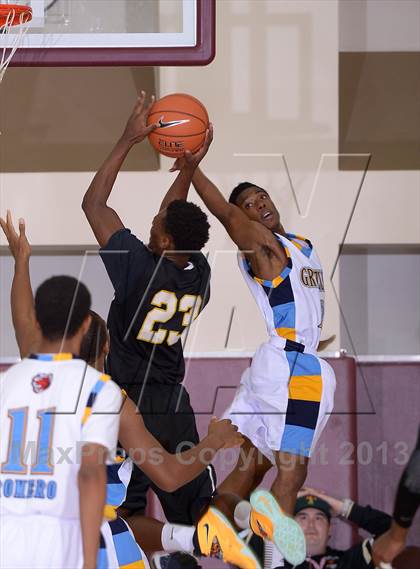 Thumbnail 2 in Los Osos vs. Wenonah (MaxPreps Holiday Classic) photogallery.